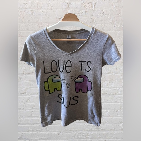 Roblox Among Us “Love is Sus” Heavy Cotton V Neck Short Sleeve T-Shirt | Sz: S - Picture 7 of 7